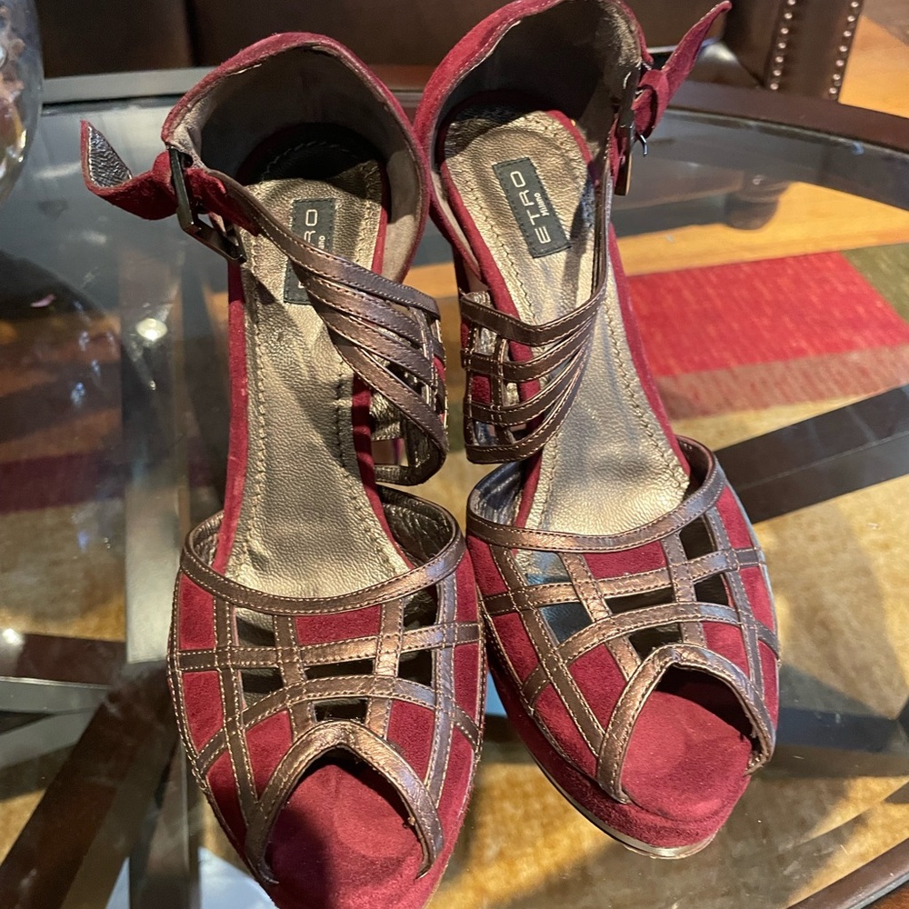 New Without Box
Burghandy Etro Milano Suede Platform Pumps